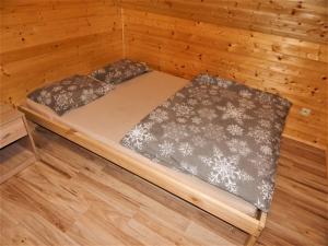 Postel nebo postele na pokoji v ubytování ROUBENKA-JESENKA II