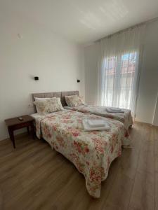 A bed or beds in a room at Adil Pansiyon
