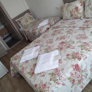A bed or beds in a room at Adil Pansiyon