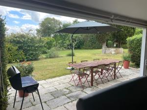 Vonkajšia záhrada v ubytovaní Grange rénovée du XVIIIème siècle