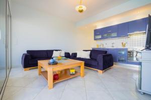 A kitchen or kitchenette at Pano's House