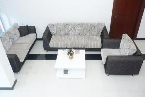 Area soggiorno di Concey Transit Hotel Airport view