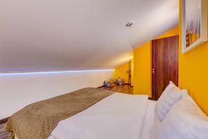 A bed or beds in a room at Boho Mountain Studio Még 33 kép