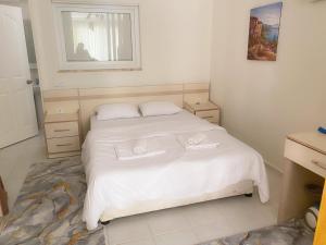 Кровать или кровати в номере Olivia Apartment at Ölüdeniz - Central