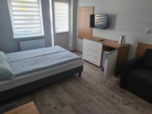 Postel nebo postele na pokoji v ubytování DOM GOŚCINNY ANNA