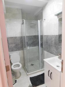 Ένα μπάνιο στο Apartments J&M