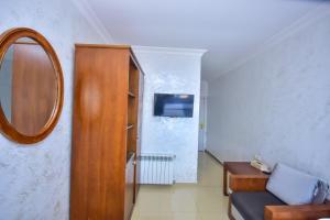 TV a/nebo společenská místnost v ubytování Hotel Chveni Sakhli