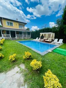 a backyard with a swimming pool and a house at The Doctor's House in Sapanca