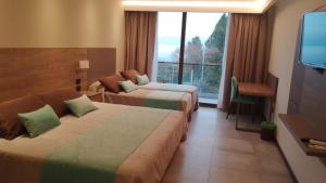 سرير أو أسرّة في غرفة في Hotel Estilo MB - Merlo