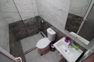 Koupelna v ubytování Hotel Vila Kapllani
