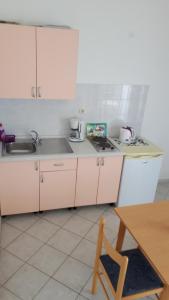 Kuchyň nebo kuchyňský kout v ubytování Apartmani Mileta