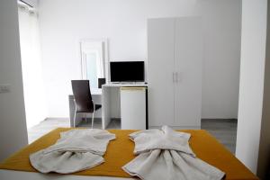 TV a/nebo společenská místnost v ubytování Hotel Vila Kapllani