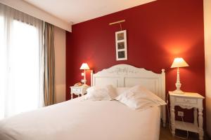 Postel nebo postele na pokoji v ubytování Tulip Inn Honfleur Residence & Spa