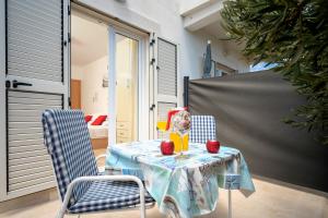 a table with two chairs and a table with apples on it at Villa Fio - Rooms & Studio in Hvar
