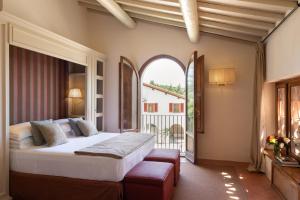 Postel nebo postele na pokoji v ubytování VIESCA Suites & Villas Il Borro Toscana