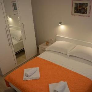 Postel nebo postele na pokoji v ubytování Apartments Leon