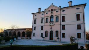 a large white building with a balcony on it at Villa Bongiovanni in San Bonifacio