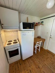 Köök või kööginurk majutusasutuses Lofoten Å HI hostel