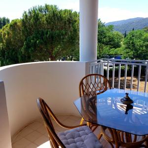 Photo de la galerie de l'établissement Superbe Studio à 50m de la plage - Studio Koh Tao, au Lavandou