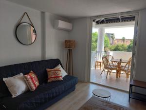 Photo de la galerie de l'établissement Superbe Studio à 50m de la plage - Studio Koh Tao, au Lavandou