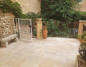 Imagine din galeria proprietății maison au coeur de Fontaine de Vaucluse, nichée sur le rocher et surplombant la sorgue în Fontaine-de-Vaucluse