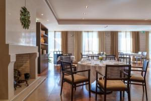 a dining room with a table and chairs and a fireplace at Hotel Dom Goncalo & Spa in Fátima