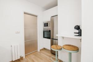 Kuchnia lub aneks kuchenny w obiekcie tuGuest Halcón Apartment