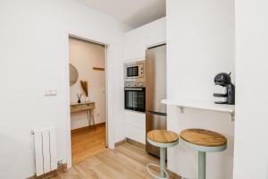 Kuchnia lub aneks kuchenny w obiekcie tuGuest Halcón Apartment