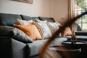 Część wypoczynkowa w obiekcie tuGuest Halcón Apartment