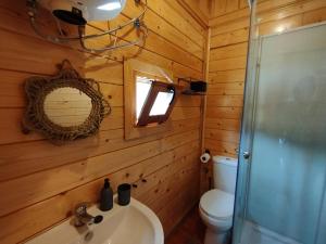 Kúpeľňa v ubytovaní CAMPING LA ZARAPICA - Palacios del Sil