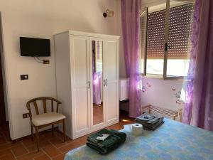 TV a/nebo společenská místnost v ubytování B&B Giglio Marino