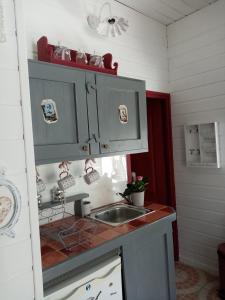 O bucătărie sau chicinetă la Côté Jardin, Spa privatif