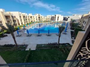 Bazén v ubytování MCJ Luxury 2 Bedrooms Apartment nebo v jeho okolí