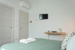 A bed or beds in a room at La Silvana B&B
