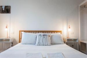 A bed or beds in a room at La Silvana B&B