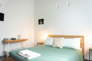 A bed or beds in a room at La Silvana B&B