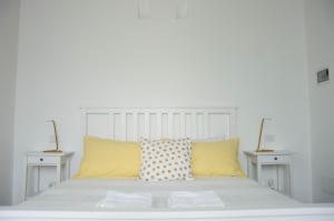 A bed or beds in a room at La Silvana B&B