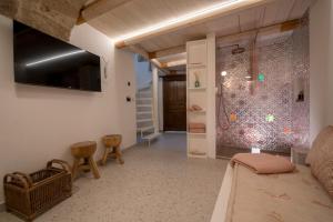 a living room with a couch and a tv at New Dimora Valmar in Polignano a Mare