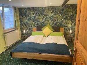 Postel nebo postele na pokoji v ubytování Hotel Garni Maaß