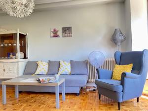 Część wypoczynkowa w obiekcie Apartamento La Muralla parking gratis