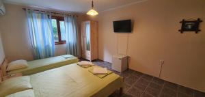 A bed or beds in a room at Villas Chinara