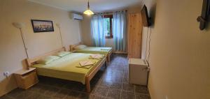 A bed or beds in a room at Villas Chinara