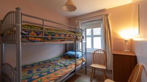 Ένα ή περισσότερα κρεβάτια σε δωμάτιο στο Strand Cottages Ballycastle Seafront