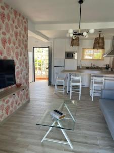 a living room with a couch and a table at Relax y sol in Torreguadiaro +4 photos