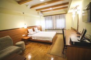 Postel nebo postele na pokoji v ubytování Hotel Vila Vrbas