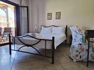 Postel nebo postele na pokoji v ubytování Voula Kourbeti Apartments