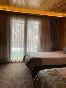 A bed or beds in a room at ayder doruk otel