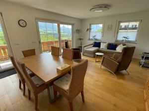 Posezení v ubytování Ferienwohnung Hochriesblick