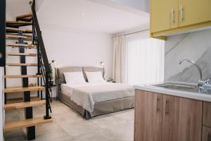 BLUE STONE Luxury Suites客房内的一张或多张床位