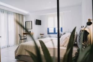 BLUE STONE Luxury Suites客房内的一张或多张床位